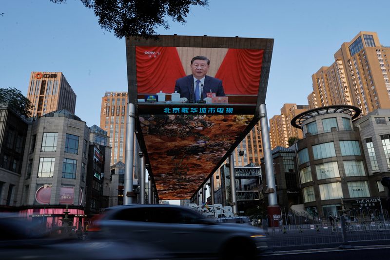 &copy; Reuters. FILE PHOTO: A giant screen shows news footage of Chinese President Xi Jinping attending the third plenary session of the 20th Central Committee of the Communist Party of China (CPC), in Beijing, China July 18, 2024. REUTERS/Tingshu Wang/File Photo