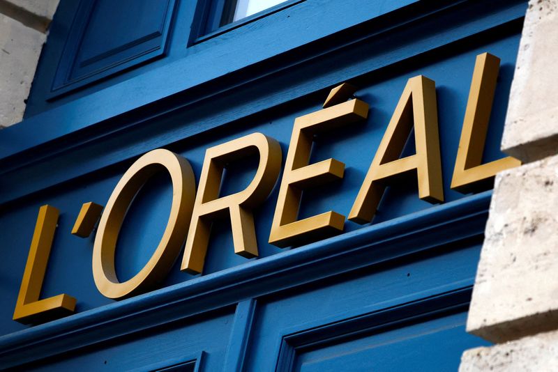 &copy; Reuters. FILE PHOTO: The logo of French cosmetics group L'Oreal is seen on a company building in Paris, France, February 7, 2024. REUTERS/Sarah Meyssonnier/File Photo