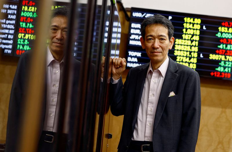 © Reuters. Japan's newly-appointed Vice Finance Minister for International Affairs, the country's new top currency diplomat, Atsushi Mimura poses for a photograph during an interview with Reuters at the Finance Ministry in Tokyo, Japan July 30, 2024. REUTERS/Issei Kato