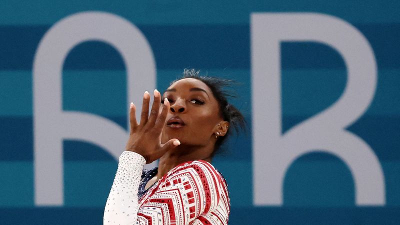 &copy; Reuters. Paris 2024 Olympics - Artistic Gymnastics - Women's Team Final - Bercy Arena, Paris, France - July 30, 2024. Simone Biles of United States in action on the Floor Exercise. REUTERS/Mike Blake