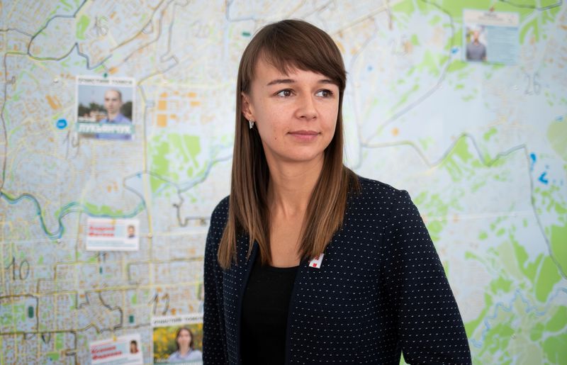 © Reuters. Municipal candidate and Alexei Navalny ally in Tomsk Ksenia Fadeeva poses for a portrait in a local campaign office in Tomsk, Russia September 12, 2020. Picture taken September 12, 2020. REUTERS/Maxim Shemetov/File Photo