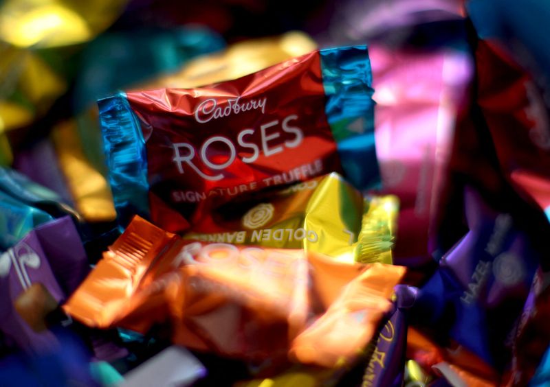 &copy; Reuters. FILE PHOTO: Cadbury Roses chocolates are seen in their box in this illustration taken November 29, 2023. REUTERS/Phil Noble/Illustration/File Photo