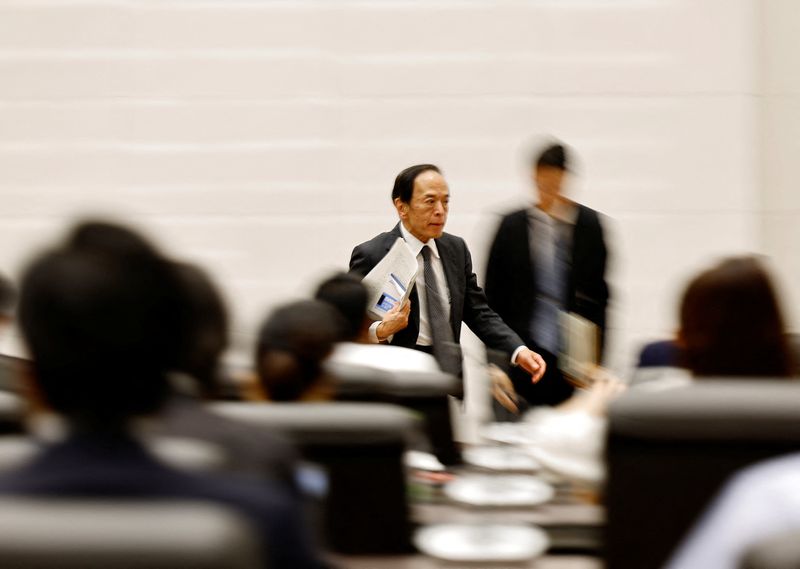 &copy; Reuters. FILE PHOTO: Bank of Japan Governor Kazuo Ueda leaves a venue after a press conference after its policy meeting in Tokyo, Japan June 14, 2024. REUTERS/Kim Kyung-Hoon/File Photo