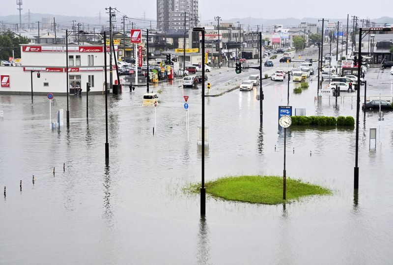 © Reuters. FILE PHOTO: A view of flooded roads in front of Akita station following heavy rain in Akita, northeastern Japan in this photo taken by Kyodo on July 15, 2023.  Mandatory credit Kyodo/via REUTERS/File Photo