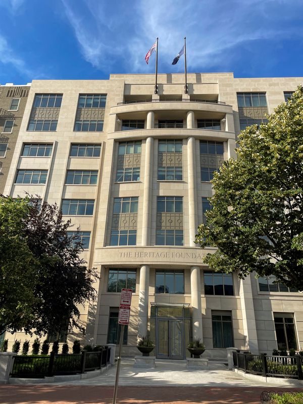 © Reuters. FILE PHOTO: Conservative think tank Heritage Foundation flies an upside down American flag at its Washington DC headquarters, in Washington, U.S., June 1, 2024. REUTERS/Heather Timmons/File Photo