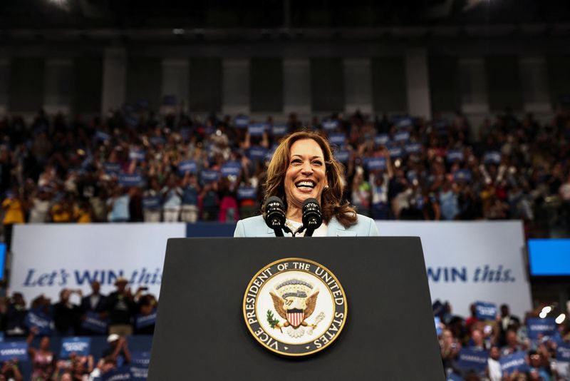 &copy; Reuters. U.S. Vice President Kamala Harris speaks at a presidential election campaign event in Atlanta, Georgia, U.S. July 30, 2024. REUTERS/Dustin Chambers