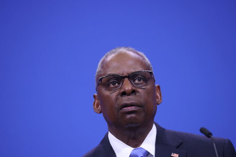 © Reuters. FILE PHOTO: U.S. Defense Secretary Lloyd Austin attends a press conference during a NATO defence ministers' meeting at the Alliance's headquarters in Brussels, Belgium June 14, 2024. REUTERS/Johanna Geron/File Photo