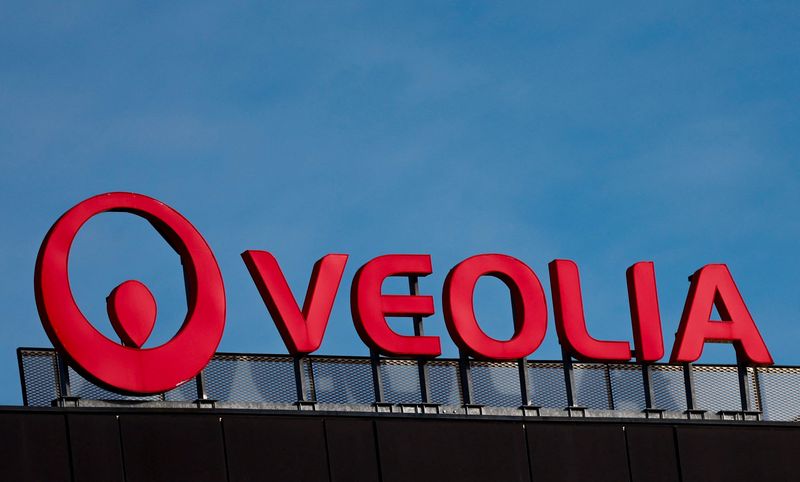 © Reuters. FILE PHOTO: The logo of Veolia Environnement is seen at the company's headquarters in Aubervilliers near Paris, France, February 12, 2024. REUTERS/Gonzalo Fuentes/File Photo