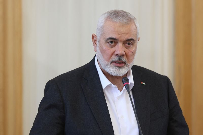 © Reuters. FILE PHOTO: Palestinian group Hamas' top leader, Ismail Haniyeh speaks during a press conference in Tehran, Iran, March 26, 2024. Majid Asgaripour/WANA (West Asia News Agency) via REUTERS/File Photo