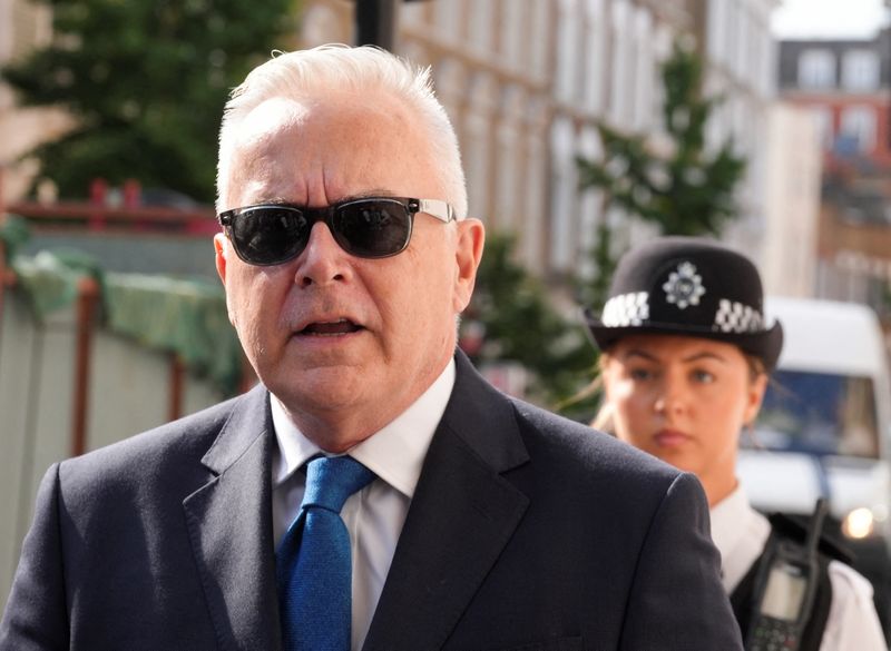 © Reuters. Former BBC news presenter Huw Edwards walks outside Westminster Magistrates' Court, ahead of his court hearing after being charged with indecent child picture crimes, in London, Britain, July 31, 2024. REUTERS/Maja Smiejkowska