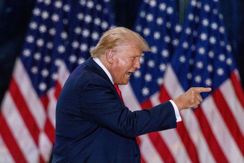 &copy; Reuters. FILE PHOTO: Republican presidential nominee and former U.S. President Donald Trump gestures during a rally with his vice presidential running mate U.S. Senator JD Vance in St. Cloud, Minnesota, U.S., July 27, 2024. REUTERS/Carlos Osorio/File Photo