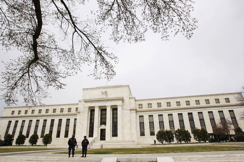 © Reuters. FILE PHOTO: The U.S. Federal Reserve Building is pictured in Washington, March 18, 2008. REUTERS/Jason Reed/File Photo