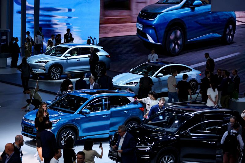 © Reuters. FILE PHOTO: FILE PHOTO: A general view of visitors looking at models from BYD, a Chinese automobile manufacturer, during an event a day ahead of the official opening of the 2023 Munich Auto Show IAA Mobility, in Munich, Germany, September 4, 2023. REUTERS/Leonhard Simon/File Photo