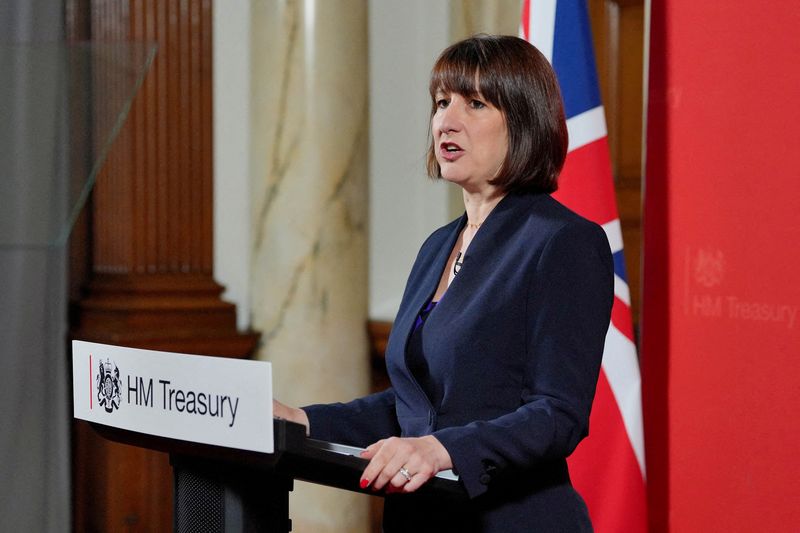 © Reuters. FILE PHOTO: Chancellor of the Exchequer Rachel Reeves gives a speech at the Treasury in London, Britain, to an audience of leading business figures and senior stakeholders, announcing the first steps the new Government will be taking to deliver economic growth. Picture date: Monday, July 8, 2024. Jonathan Brady/Pool via REUTERS//File Photo