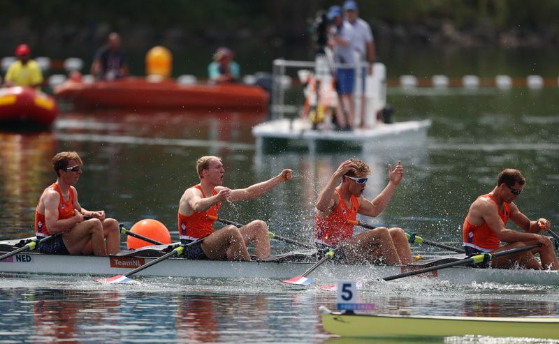 &copy; Reuters. Olimpiadi di Parigi 2024 - Canottaggio - Finale A del quadruplo maschile - Stadio Nautico di Vaires-sur-Marne - Acqua piatta, Vaires-sur-Marne, Francia - 31 luglio 2024. Lennart van Lierop dei Paesi Bassi, Finn Florijn dei Paesi Bassi, Tone Wieten dei Pae