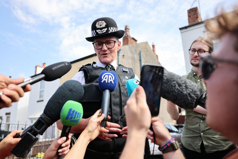 © Reuters. Merseyside Police Chief Constable Serena Kennedy talks to the media during a police walkabout, after a violent protest following a vigil for victims of the knife attack in Southport, Britain July 31, 2024. REUTERS/Belinda Jiao