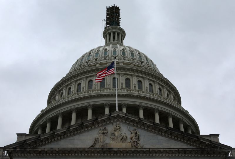 © Reuters. The dome of the U.S. Capitol building is seen on a rainy day as the deadline to avert a government shutdown approaches in Washington, U.S., September 26, 2023. REUTERS/Leah Millis/File Photo