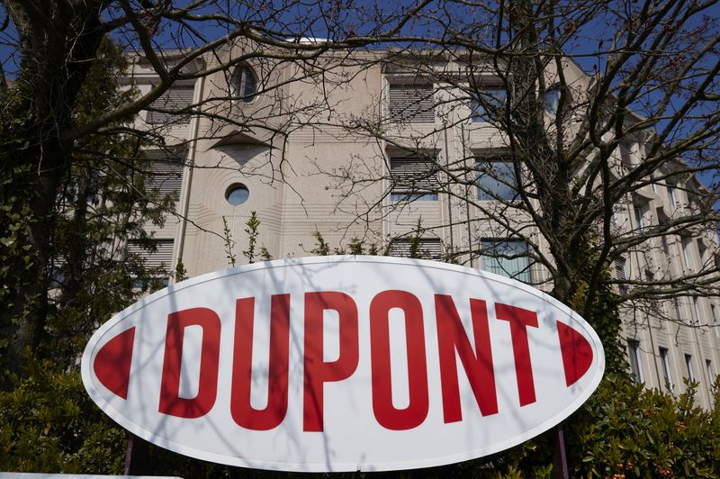 &copy; Reuters. Logo da DuPont em Genebra, na Suíçan15/04/2021 REUTERS/Denis Balibouse