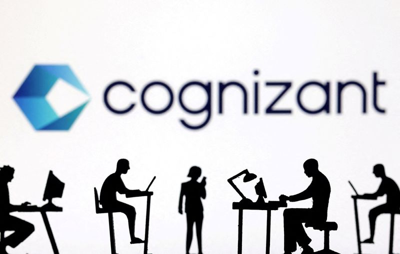 © Reuters. FILE PHOTO: Figurines with computers and smartphones are seen in front of Cognizant logo in this illustration taken, February 19, 2024. REUTERS/Dado Ruvic/Illustration/File Photo