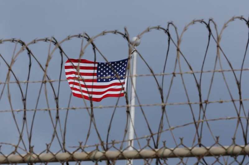 © Reuters. FILE PHOTO: The United States flag flies inside of Joint Task Force Guantanamo Camp VI at the U.S. Naval Base in Guantanamo Bay, Cuba March 22, 2016.  REUTERS/Lucas Jackson/File Photo