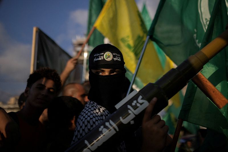 © Reuters. Demonstrators protest to condemn the assassination of Hamas leader Ismail Haniyeh in Iran, in Sidon, Lebanon, July 31, 2024. REUTERS/Alkis Konstantinidis 