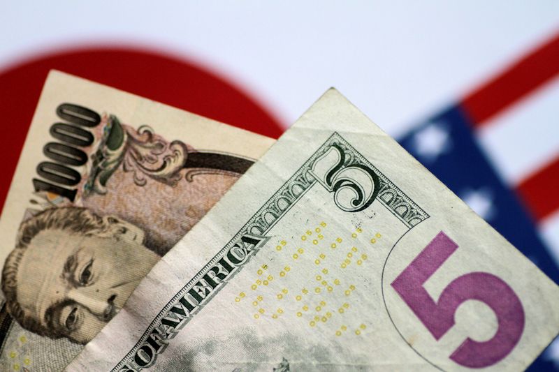 &copy; Reuters. FILE PHOTO: U.S. Dollar and Japan Yen notes are seen in this picture illustration June 2, 2017. REUTERS/Thomas White/Illustration/File Photo