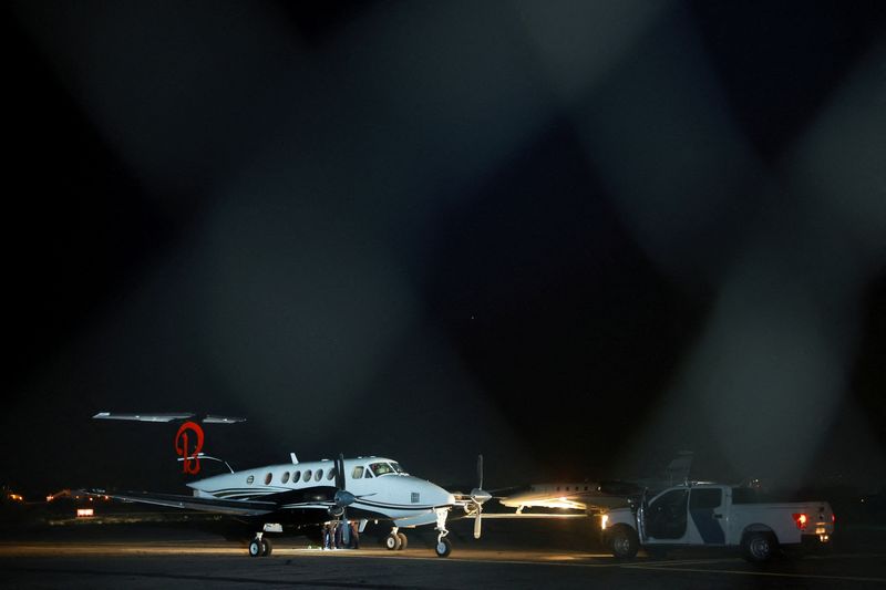 © Reuters. FILE PHOTO: A plane believed to have carried Mexican drug lord Ismael 