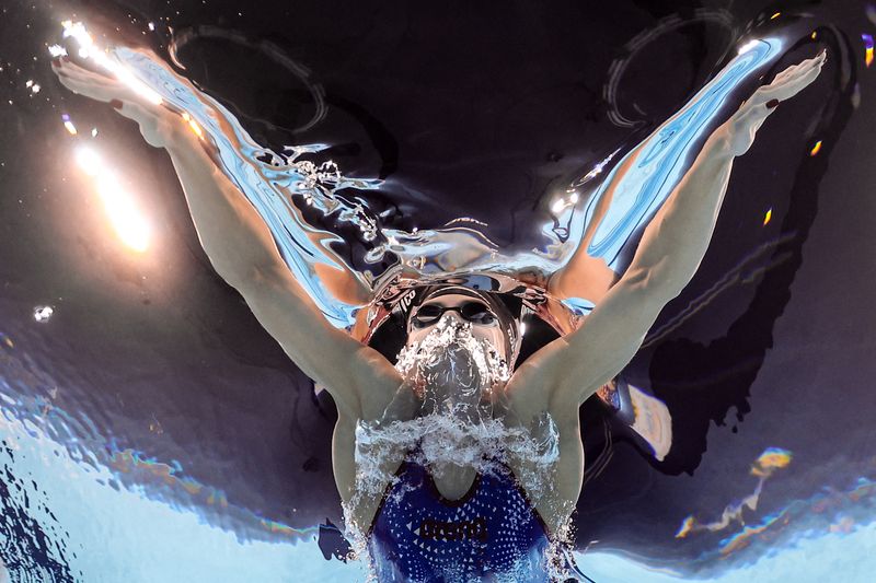 © Reuters. Paris 2024 Olympics - Swimming - Women's 200m Breaststroke Final - Paris La Defense Arena, Nanterre, France - August 01, 2024.   Kate Douglass of United States in action. REUTERS/Marko Djurica