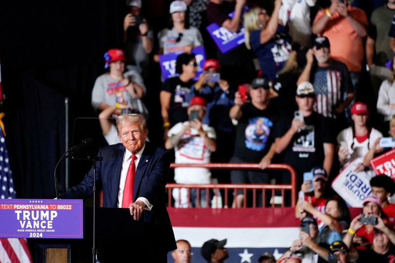 &copy; Reuters. Republican presidential nominee and former U.S. President Donald Trump holds a campaign rally in Harrisburg, Pennsylvania, U.S., July 31, 2024. REUTERS/Elizabeth Frantz