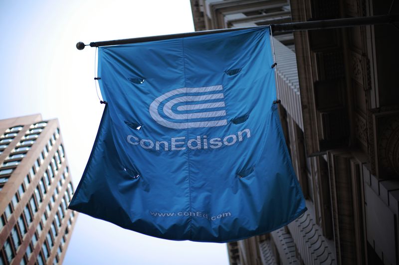 &copy; Reuters. FILE PHOTO: A Con Edison company flag is seen in New York July 1, 2012. REUTERS/Eric Thayer/File Photo