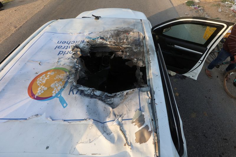 &copy; Reuters. FILE PHOTO: A view of the destroyed roof of a vehicle where employees from the World Central Kitchen (WCK), including foreigners, were killed in an Israeli airstrike, according to the NGO as the Israeli military said it was conducting a thorough review at