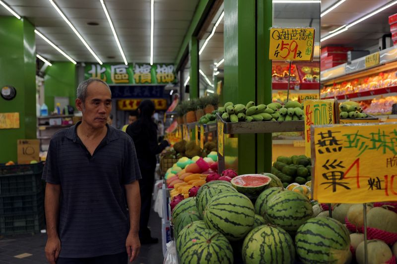 &copy; Reuters. FILE PHOTO: A man walks past a fruits shop in Taipei, Taiwan July 2, 2024. REUTERS/Annabelle Chih/File Photo