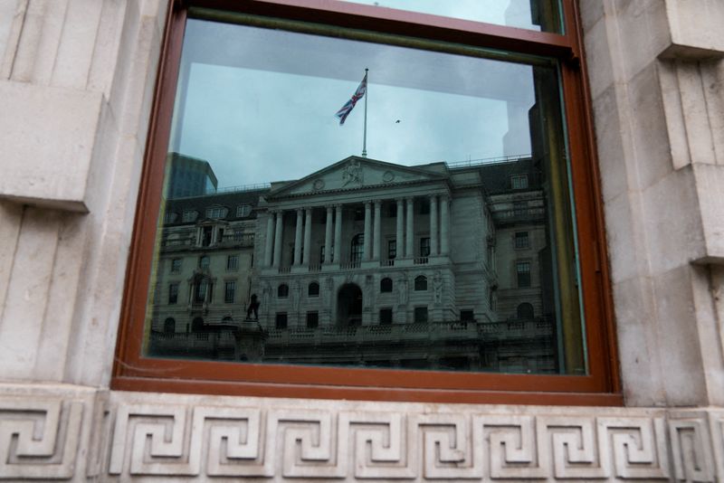 &copy; Reuters. L'edificio della Banca d'Inghilterra riflesso in una finestra, a Londra, Gran Bretagna 3 luglio 2024. REUTERS/Maja Smiejkowska/