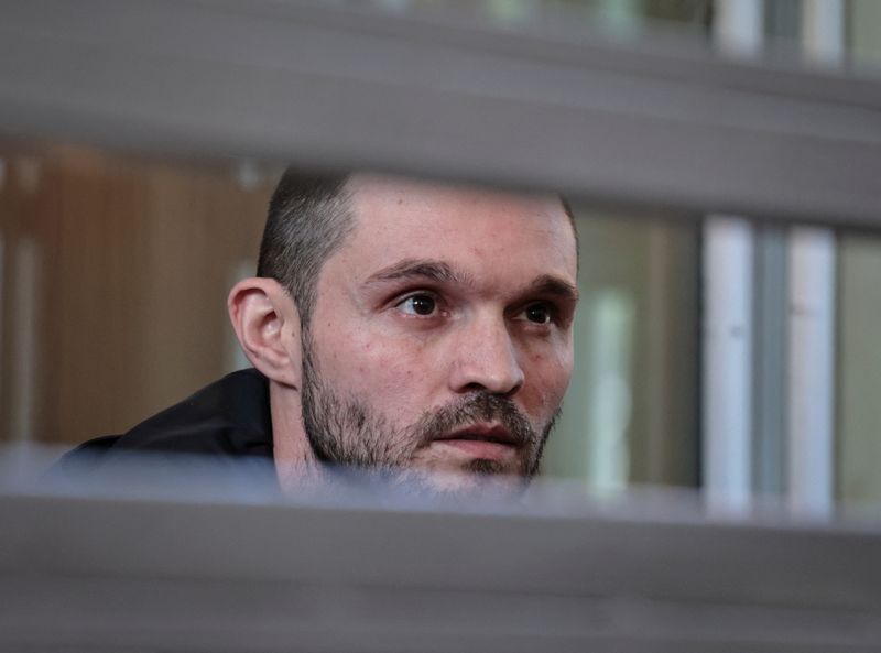 © Reuters. FILE PHOTO: Gordon Black, a U.S. Army staff sergeant, who was detained in Russia on May 2 on suspicion of stealing from a woman he was in a relationship with, appears in a court in Vladivostok, Russia, June 19, 2024. REUTERS/Tatiana Meel/File Photo