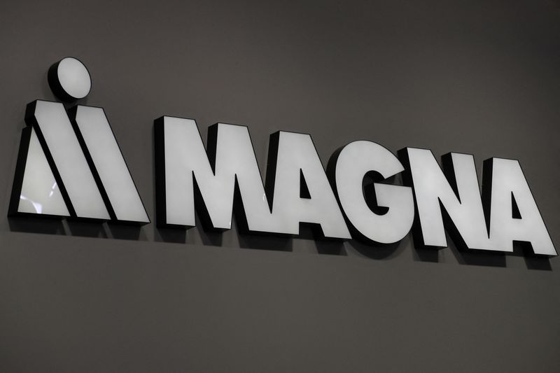 © Reuters. FILE PHOTO: Magna logo is during Munich Auto Show, IAA Mobility 2021 in Munich, Germany, September 8, 2021. REUTERS/Wolfgang Rattay/File Photo