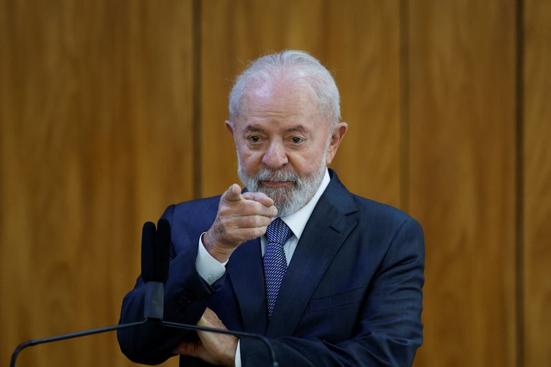 © Reuters. Presidente Luiz Inácio Lula da Silva gesticula no Palácio do Planalto, em Brasília
03/05/2024
REUTERS/Adriano Machado