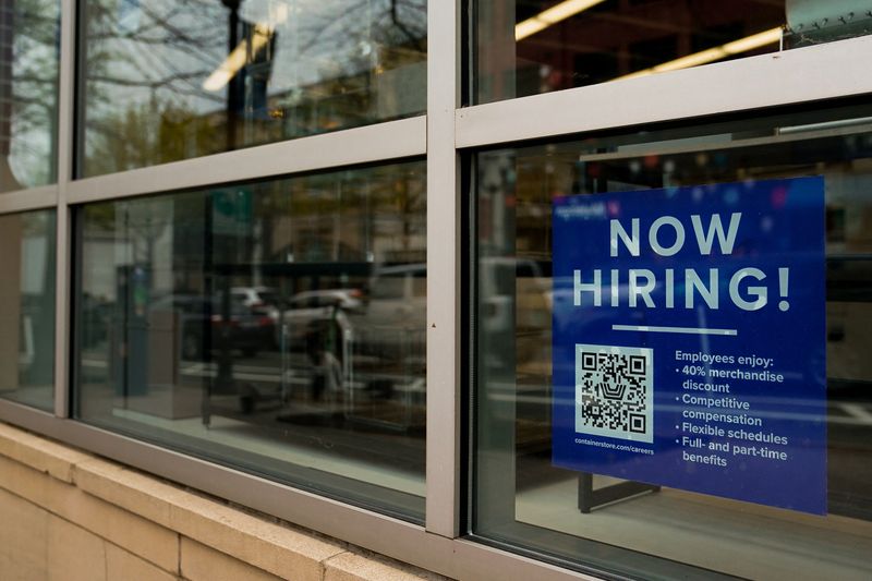 &copy; Reuters. FILE PHOTO: An employee hiring sign with a QR code is seen in a window of a business in Arlington, Virginia, U.S., April 7, 2023. REUTERS/Elizabeth Frantz/File Photo