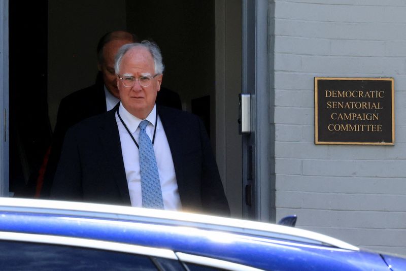 © Reuters. FILE PHOTO: President Biden's senior advisor Mike Donilon exits the back door of the Democratic Senatorial Campaign Committee office after providing a briefing for U.S. senators  amid questions about Biden's reelection campaign, on Capitol Hill in Washington, U.S., July 11, 2024. REUTERS/Kevin Mohatt/File Photo