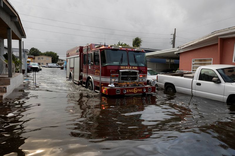 &copy; Reuters. FILE PHOTO: A fire truck drives through flood water at a trailer park community in Hialeah, Florida, U.S., November 16, 2023. REUTERS/Marco Bello/File Photo