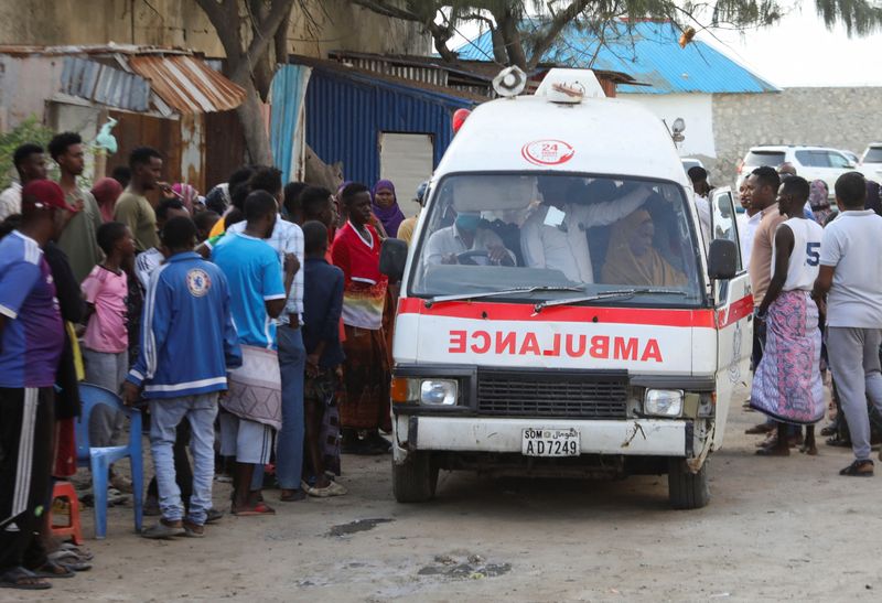 &copy; Reuters. People gather as an ambulance carries the dead body of an unidentified woman killed in an explosion that occurred while revellers were swimming at the Lido beach in Mogadishu, Somalia August 3, 2024. REUTERS/Feisal Omar