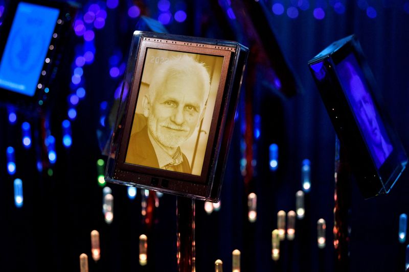 ©Reuters.  FILE PHOTO: 2022 Nobel Peace Prize winner Viasna Ales Bialiatski, human rights activist and founder of the organization, is pictured in the Nobel Garden at the Norwegian Nobel Institute alongside previous Peace Prize winners. NTB/Rodrigo Freitas (Reuters)/File Photo