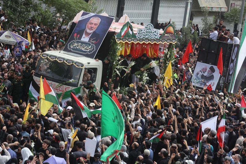 &copy; Reuters. Iranianos participam de funeral do líder do Hamas, Ismail Haniyeh, em Teerãn01/08/2024 Majid Asgaripour/WANA (West Asia News Agency) via REUTERS