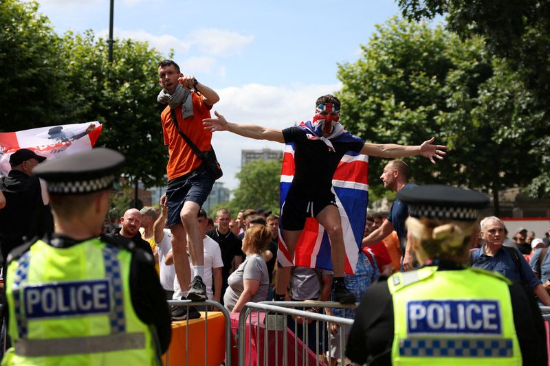 ©Reuters.  On August 3, 2024, demonstrators participated in a protest against illegal immigration in Leeds, England.