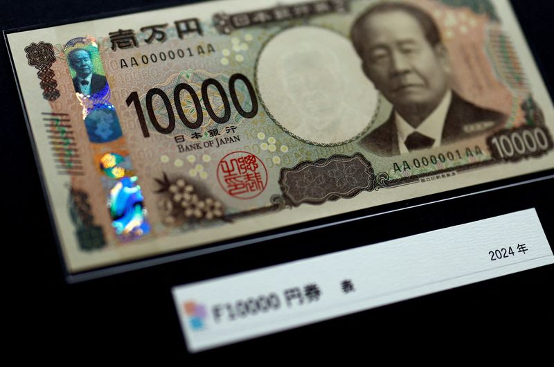 © Reuters. FILE PHOTO: Holograms, which show different images and colours depending on the angle at which they are viewed, are seen on the new Japanese 10,000 yen banknote as the new note is displayed at a currency museum of the Bank of Japan, on the day the new notes of 10,000 yen, 5,000 yen and 1,000 yen went into circulation, in Tokyo, Japan July 3, 2024. REUTERS/Issei Kato/Pool/File Photo