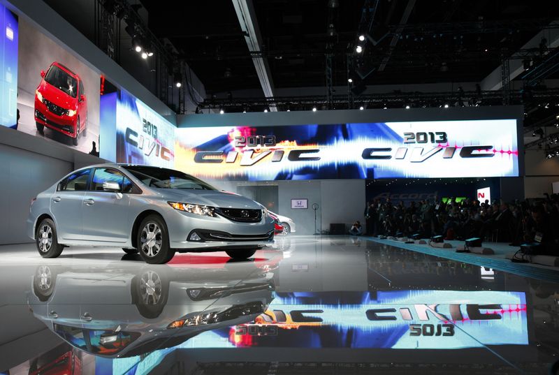 &copy; Reuters. The 2013 Honda Civic Hybrid is unveiled at the 2012 Los Angeles Auto Show in Los Angeles, California November 29, 2012.  REUTERS/Mario Anzuoni/ File Photo