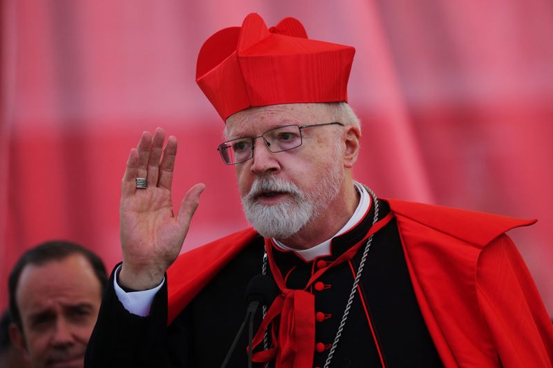 © Reuters. FILE PHOTO: Boston Archbishop Cardinal Sean O'Malley delivers a blessing during Commencement ceremonies at Boston College in Chestnut Hill, Massachusetts, U.S., May 22, 2023.     REUTERS/Brian Snyder/File Photo