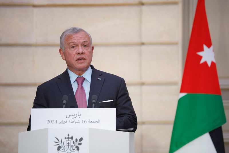 &copy; Reuters. King of Jordan Abdullah II speaks while making a joint statement with French President Emmanuel Macron at the Elysee Palace in Paris, France, 16 February 2024.   YOAN VALAT/Pool via REUTERS/File Photo