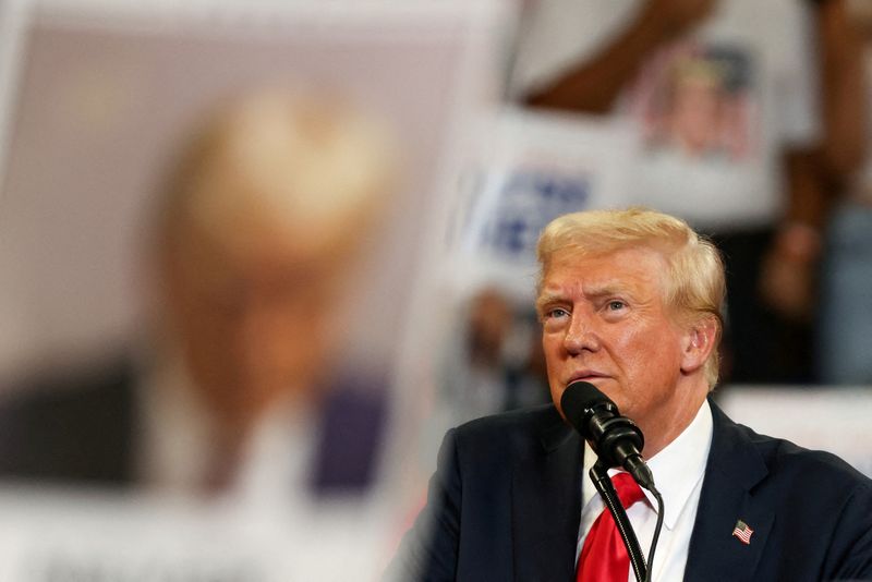 © Reuters. Republican presidential nominee and former U.S. President Donald Trump attends a campaign rally held with Republican vice presidential nominee Senator JD Vance, in Atlanta, Georgia, U.S., August 3, 2024.  REUTERS/Umit Bektas    