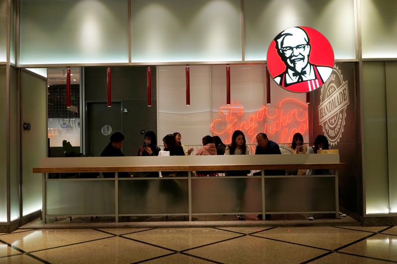 © Reuters. FILE PHOTO: A KFC restaurant is seen in Shanghai, China March 12, 2019. REUTERS/Aly Song/File Photo