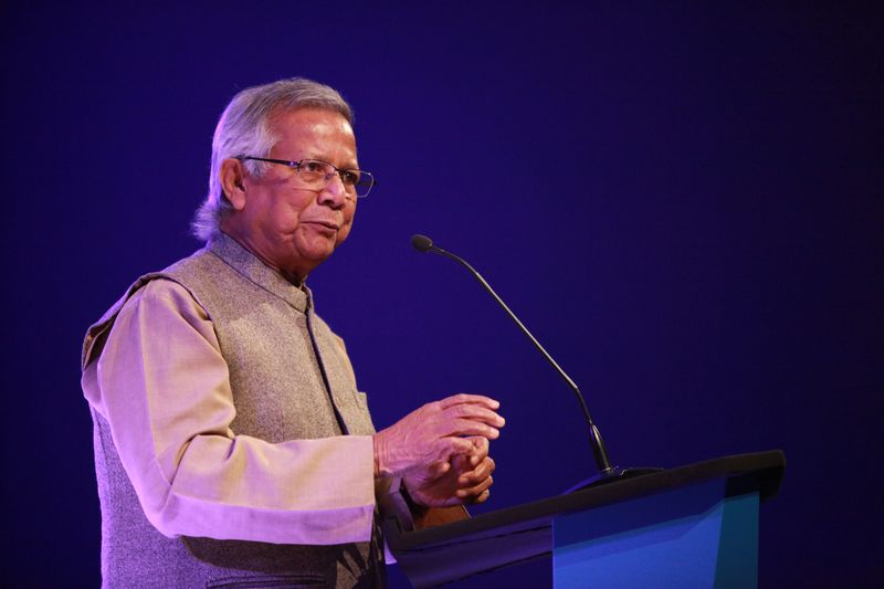 © Reuters. FILE PHOTO: Nobel Peace laureate Muhammad Yunus speaks at the Trust Women Conference, London, Britain, December 1 2016. Nicky Milne/Thomson Reuters Foundation via REUTERS/File Photo